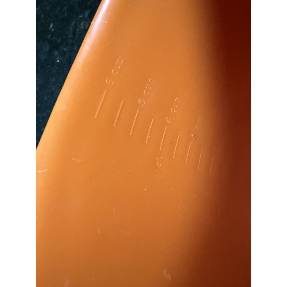 VTG Rubbermaid Orange Measuring Bowl 1.5 Qt 6 Cup Grip N Mix 2661 Plastic‎ - Picture 3 of 5